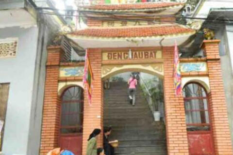 Đền Chầu Bát